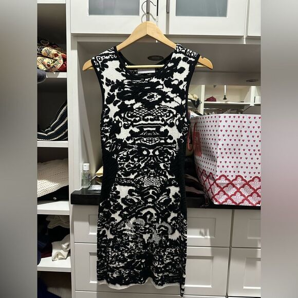 Soodee Black and White Patterned Dress - Picture 1 of 6